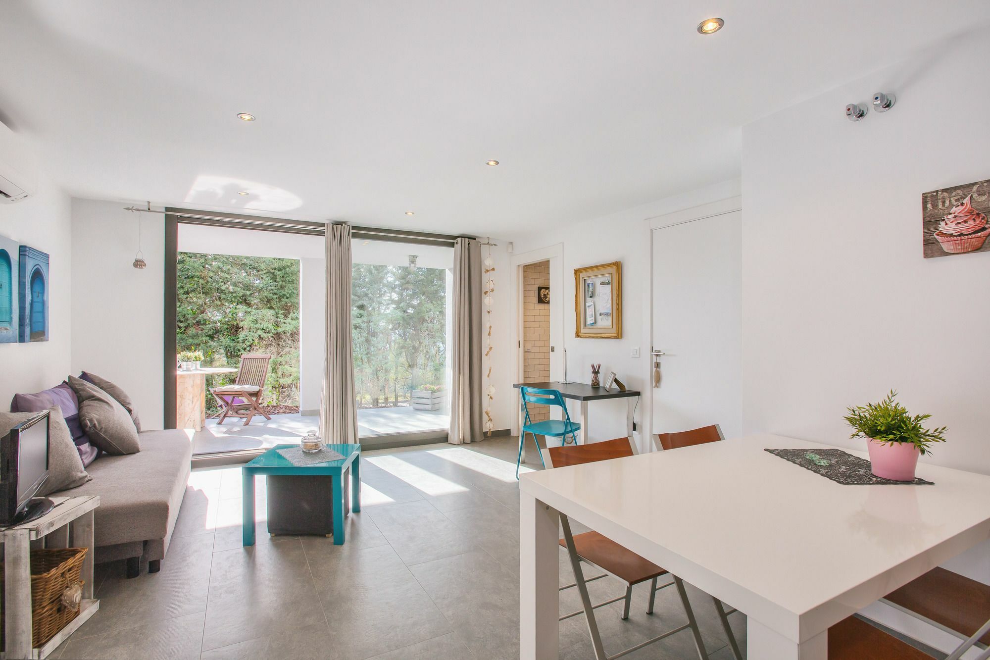 Flateli Montjuic Apartment ชีโรนา ภายนอก รูปภาพ